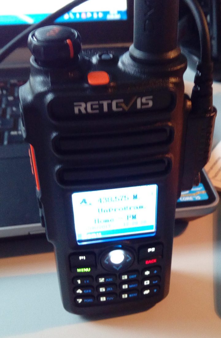 Retevis RT82 – ein VHF UHF FM und DMR Funkgerät mit GPS